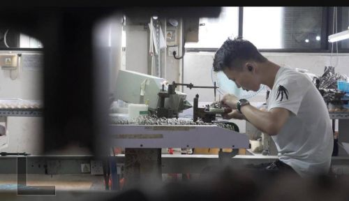 撕下“暴利”标签 眼镜工厂直营模式如何颠覆传统市场